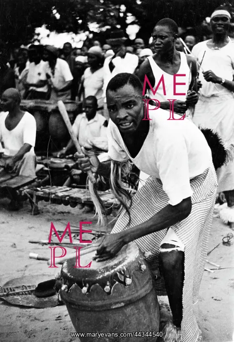 : Playing the drum for the Mngeniso movement. Ngoma drum : Playing the drum for the Mngeniso movement. Ngoma drum