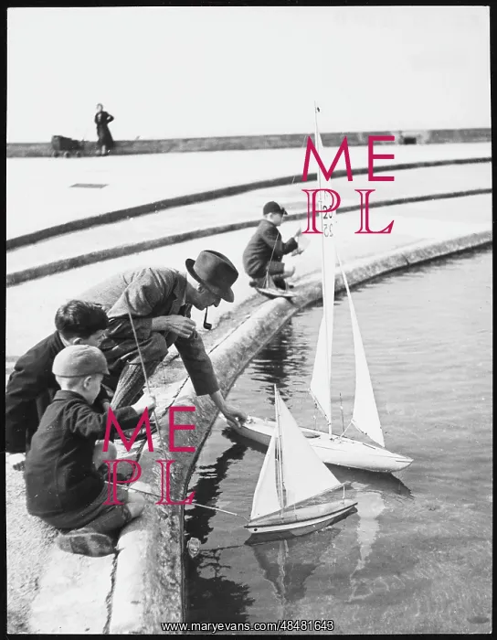 : PLAYING WITH MODEL BOATS : PLAYING WITH MODEL BOATS