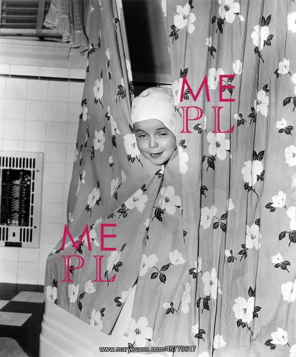 : Playing peekaboo in the shower : Playing peekaboo in the shower