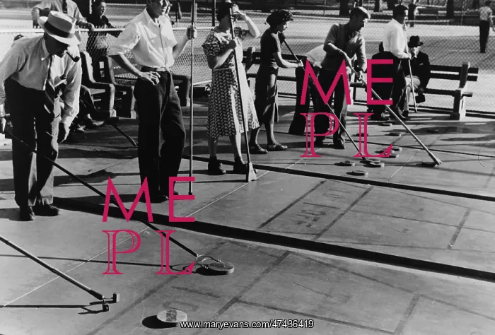 : Playing shuffleboard in the park, Minneapolis, Minnesota : Playing shuffleboard in the park, Minneapolis, Minnesota