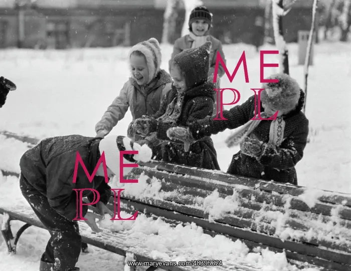 : Playing snowballs in Moscow : Playing snowballs in Moscow