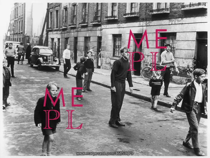 : PLAYING ON STREET / MAYNE : PLAYING ON STREET / MAYNE