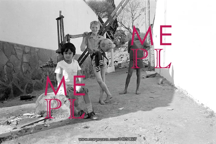 : Playmates regardless of Apartheid in Groot Marico : Playmates regardless of Apartheid in Groot Marico