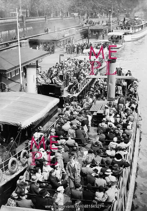 : Pleasure boat on the Thames, 1936 : Pleasure boat on the Thames, 1936