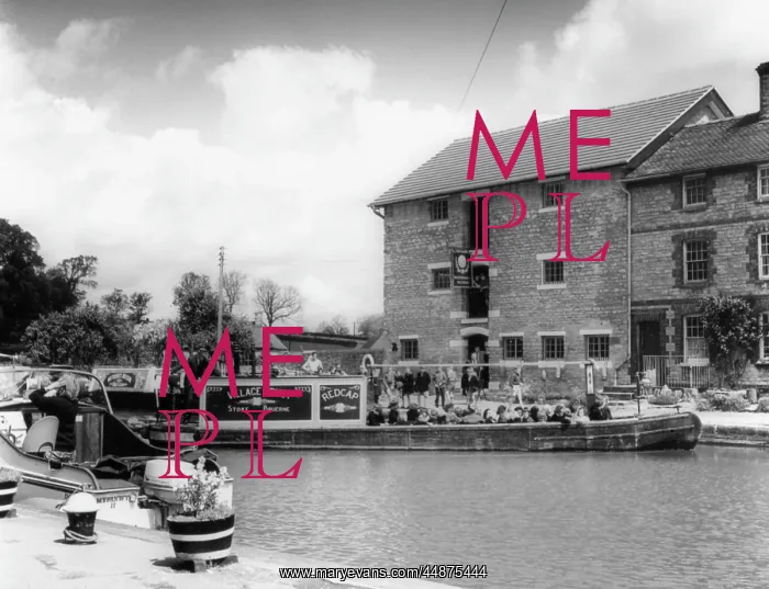 : PLEASURE CANAL BOAT TRIP : PLEASURE CANAL BOAT TRIP
