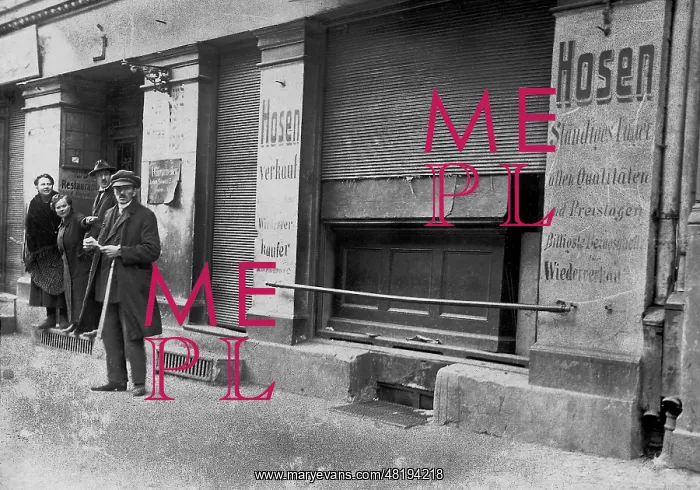 : Plundered shop in Berlin, 1923 : Plundered shop in Berlin, 1923