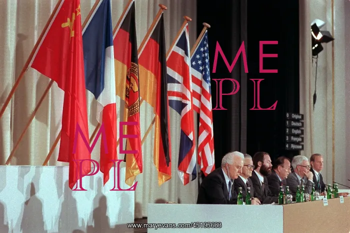 : Two Plus Four conference in Bonn : Two Plus Four conference in Bonn