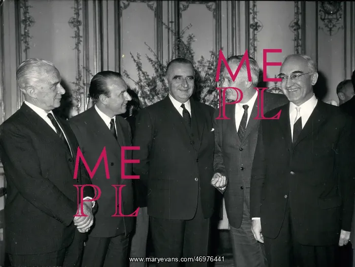 : PM Georges Pompidou with medical scientists, Paris : PM Georges Pompidou with medical scientists, Paris