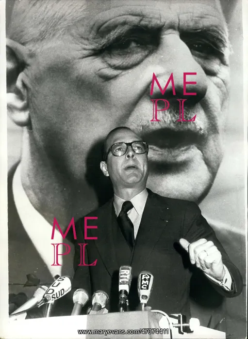 : PM Jacques Chirac speaking in front of De Gaulle portrait : PM Jacques Chirac speaking in front of De Gaulle portrait