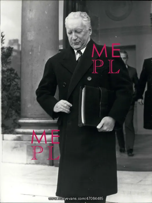  : PM Pierre Messmer leaving Elysee Palace, Paris