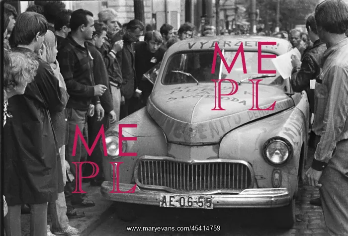 : Pobeda car - protest : Pobeda car - protest