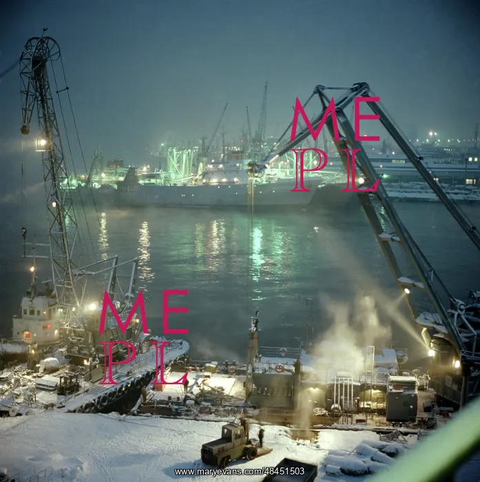 : Polar night at Murmansk seaport, 1984 : Polar night at Murmansk seaport, 1984
