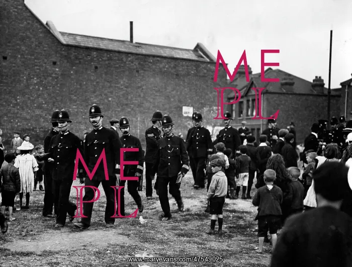 : Police arriving during London Dock Strike : Police arriving during London Dock Strike
