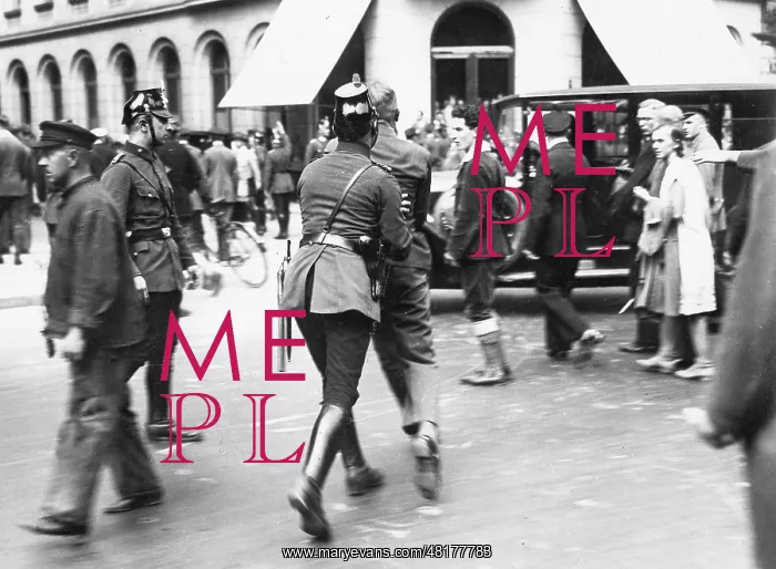 : Police dissolves a student demonstration, 1932 : Police dissolves a student demonstration, 1932