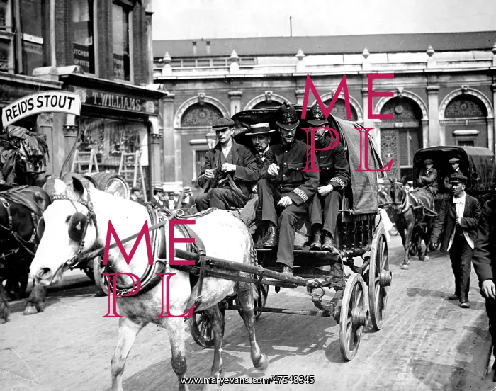 : Police escorting cart during Dock Strike, London : Police escorting cart during Dock Strike, London