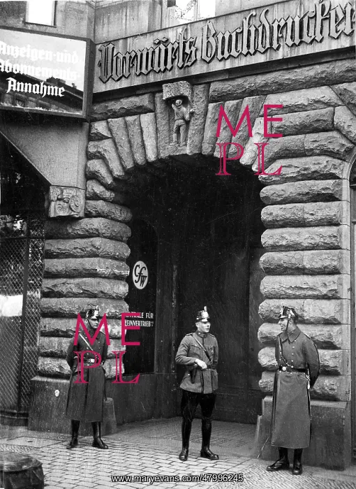 : Police guard the occupied Forward newspaper, Berlin : Police guard the occupied Forward newspaper, Berlin