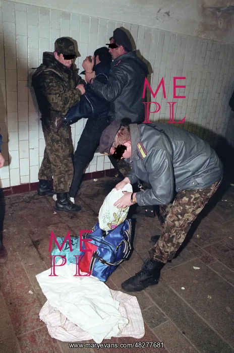 : Police inspection in Moscow, 1992 : Police inspection in Moscow, 1992