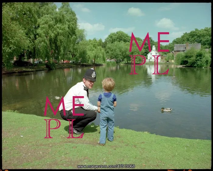 : POLICE OFFICER AND CHILD : POLICE OFFICER AND CHILD