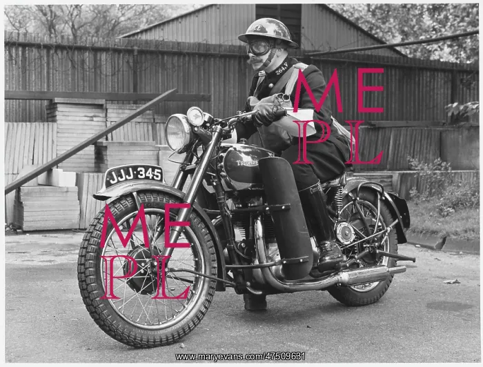 : POLICE OFFICER & TRIUMPH : POLICE OFFICER & TRIUMPH