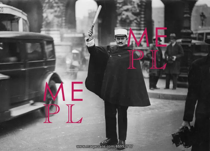 : Policeman in Paris, 1933 : Policeman in Paris, 1933