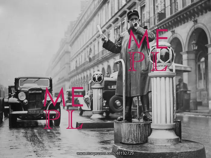 : Policeman in Paris, 1933 : Policeman in Paris, 1933