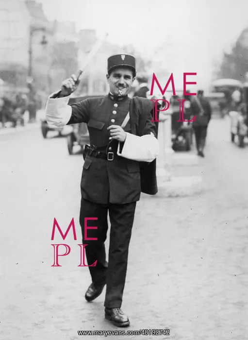 : Policeman in Paris, 1933 : Policeman in Paris, 1933