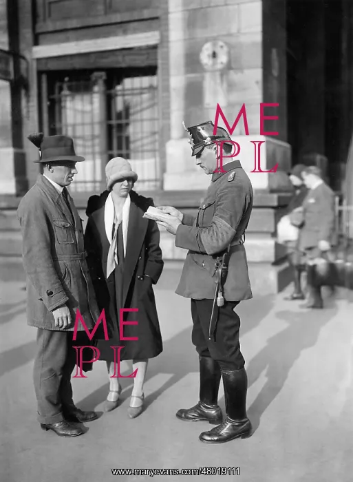 : Policeman and passers-by in Berlin, 1929 : Policeman and passers-by in Berlin, 1929