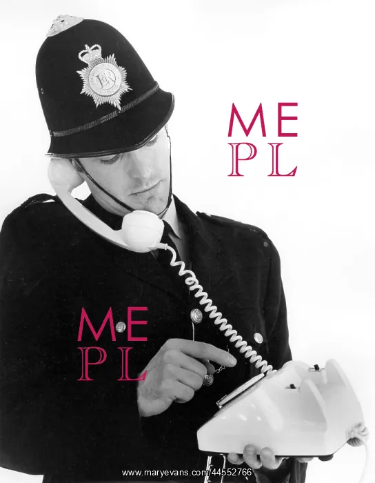  : POLICEMAN ON THE PHONE