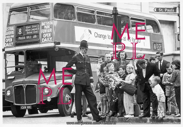 : POLICEMAN & YOUNG CROWD : POLICEMAN & YOUNG CROWD