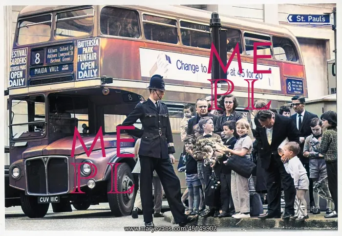 : POLICEMAN & YOUNG CROWD : POLICEMAN & YOUNG CROWD