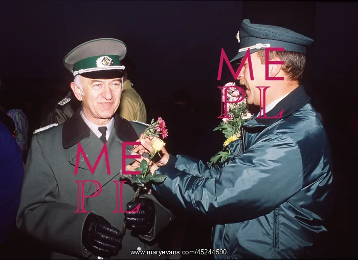: Policemen in Berlin, Fall of the Berlin Wall : Policemen in Berlin, Fall of the Berlin Wall