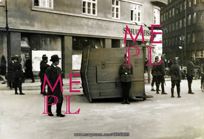 : Policemen looking for cover, 1929 : Policemen looking for cover, 1929