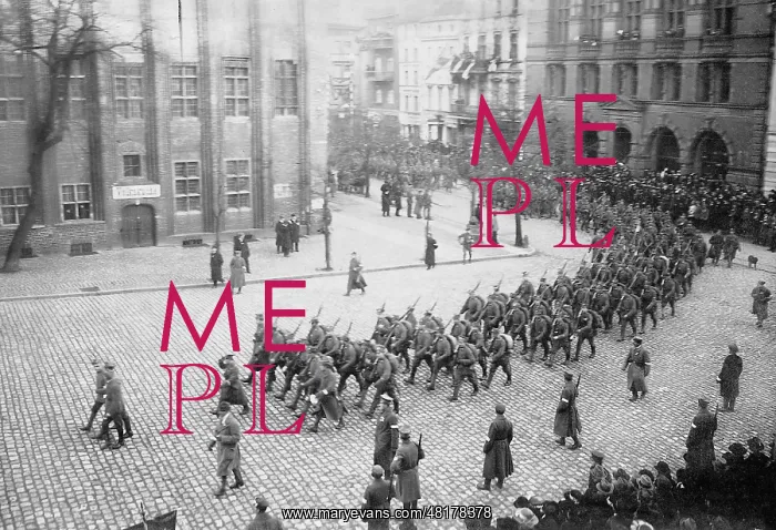 : Polish troops march into Thorn, 1918 : Polish troops march into Thorn, 1918