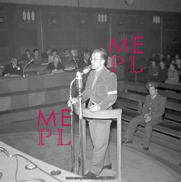 : Political trial - show trial : Political trial - show trial