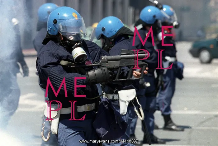 : Polizia Fires Tear Gas : Polizia Fires Tear Gas