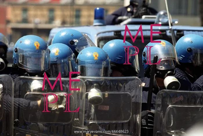 : Polizia Behind Riot Shields : Polizia Behind Riot Shields
