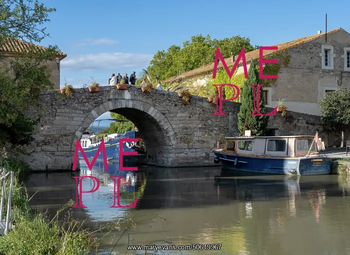 : Pont Saint-Marcel, Canal du Midi, Le Somail, Aude, France : Pont Saint-Marcel, Canal du Midi, Le Somail, Aude, France