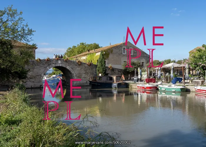 : Pont Saint-Marcel, Canal du Midi, Le Somail, Aude, France : Pont Saint-Marcel, Canal du Midi, Le Somail, Aude, France