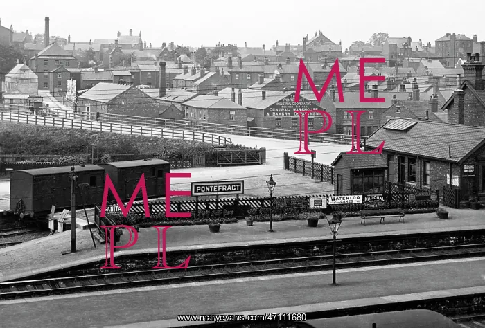  : Pontefract Railway Station early 1900s