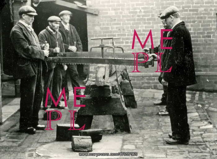 : Pontefract Union Workhouse - Men Sawing : Pontefract Union Workhouse - Men Sawing