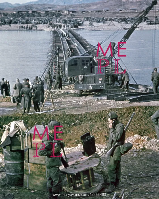 : Pontoon bridge over the Han River seven miles : Pontoon bridge over the Han River seven miles