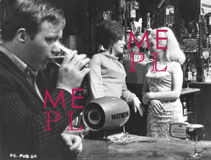 : POOR COW JOHN BINDON, KATE WILLIAMS, CAROL WHITE PICTURE FROM THE RONALD : POOR COW JOHN BINDON, KATE WILLIAMS, CAROL WHITE PICTURE FROM THE RONALD