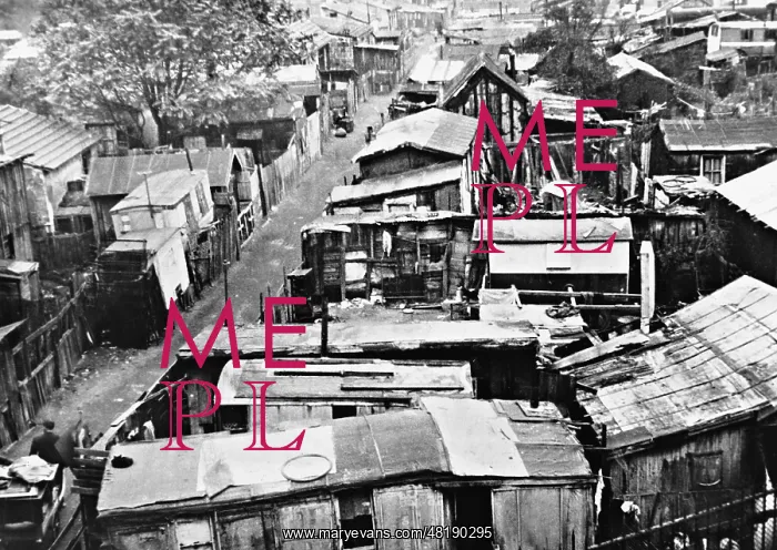 : Poor housing in Paris, 1940 : Poor housing in Paris, 1940