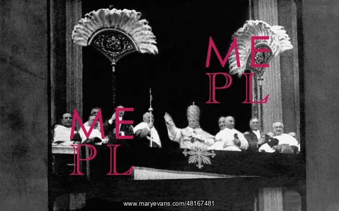 : Pope Pius XI blesses the crowd : Pope Pius XI blesses the crowd