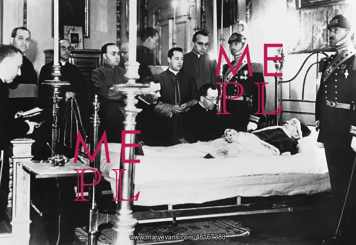 : Pope Pius XI. on his deathbed, 1939 : Pope Pius XI. on his deathbed, 1939