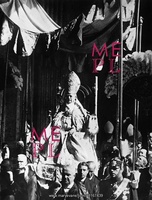 : Pope Pius XI. in his portable throne, 1930 : Pope Pius XI. in his portable throne, 1930