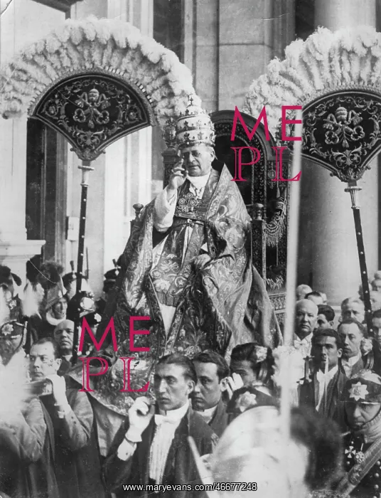  : Pope Pius XI with tiara - 1935