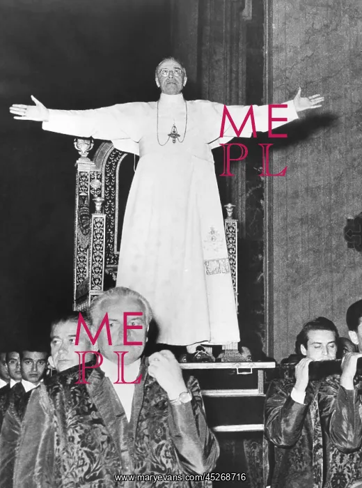 : Pope Pius XII standing before his Sedia Gestatoria : Pope Pius XII standing before his Sedia Gestatoria