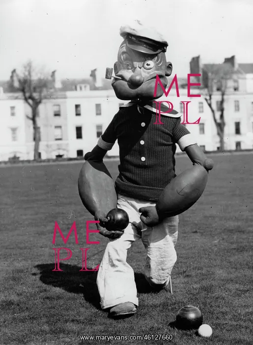  : Popeye as bowler in Plymouth / England. Promotion tour. 1938. Photograph