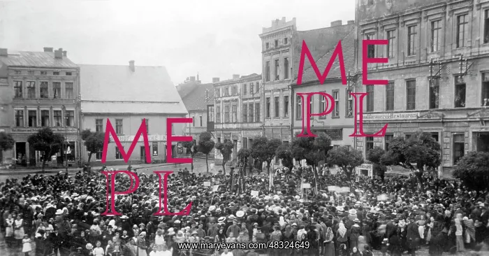 : The population of Hulchin protests against : The population of Hulchin protests against